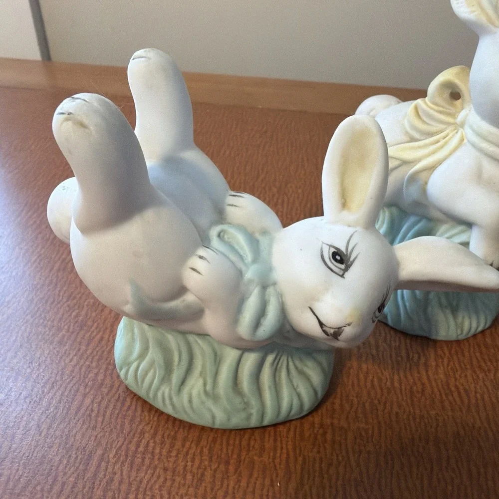 Vtg Set Of 2 White Bunny Figurines For Spring Easter Playful Green/Yellow Bows